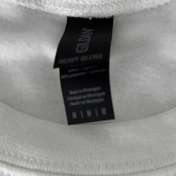 Disney NWOT  White Sweatshirt with Mickey and Minnie Hearts-Firm price - Picture 3 of 4